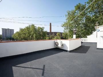 Chalet en venta en calle De Pere IV, Barcelona, de 271 m² 6 habitaciones por 550.000