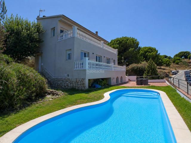 Chalet en venta en Barcelona, Dreta de l´Eixample. casa adosada en venta en Calella. Chalets.