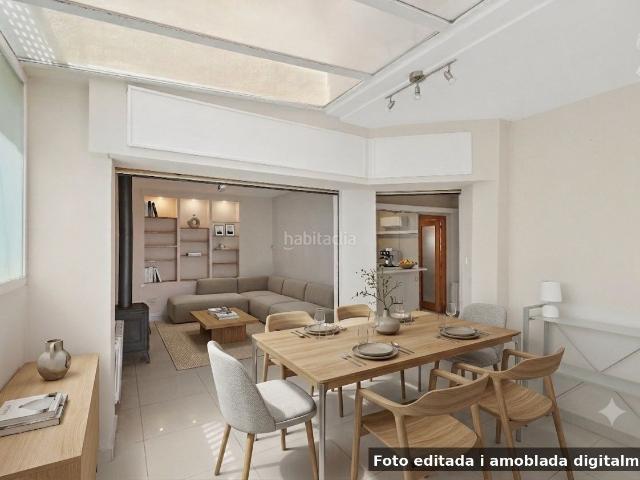 Chalet en venta en Barcelona, La Font d´en Fargues. Casa independiente con terraza y vistas panorámicas a Barcelona y al mar. Chalets.