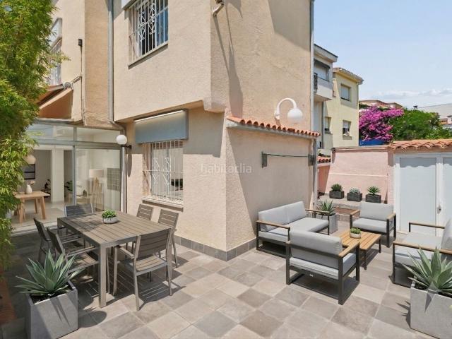 Chalet en venta en Barcelona, La Font d´en Fargues. Chalet independiente con terraza y vistas panorámicas a Barcelona y al mar. Chalets.