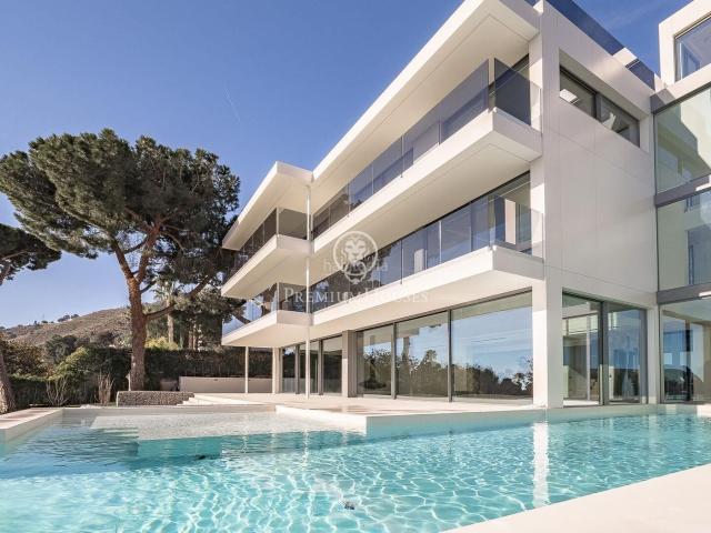 Chalet en venta en Barcelona, Pedralbes. Villa de lujo de obra nueva. Chalets.