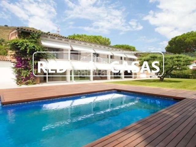 Chalet en venta en Barcelona, Pedralbes. Casa Chalet independiente en venta en Avenida de Pearson 49, Pedralbes, Barcelona. Chalets.
