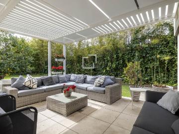 Chalet en venta en Barcelona, Pedralbes. Casa villa con seis dormitorios y jardín de 120m en venta en Pedralbes, Barcelona. Chalets.