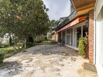 Chalet en venta en Barcelona, Pedralbes. Casa villa de diez dormitorios en venta en Pedralbes, Barcelona. Chalets.