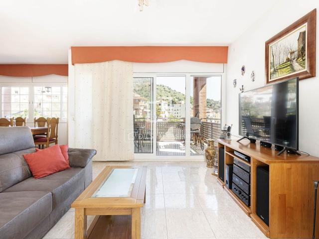 Chalet en venta en Barcelona, Sant Genís dels Agudells. Casa unifamiliar al pie de Collserola. Chalets.