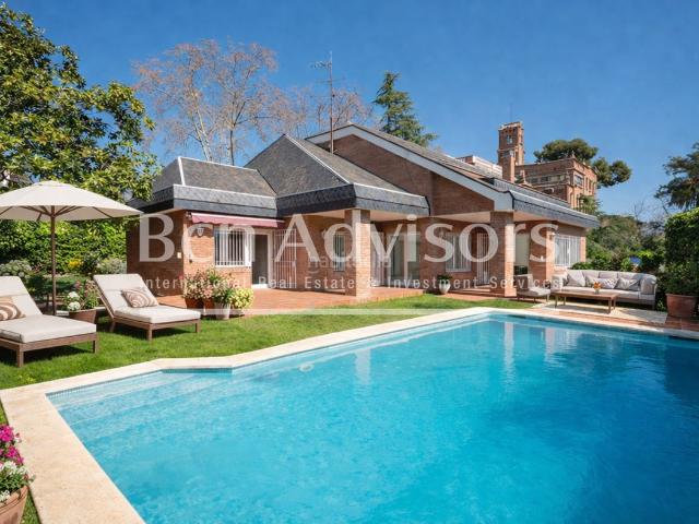 Chalet en venta en Barcelona, Sant Gervasi Bonanova. Maravillosa casa de lujo con piscina y jardín en La Bonanova. Chalets.