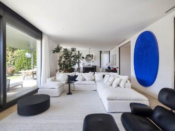 Chalet en venta en Barcelona, Sarrià. Casavilla en excelentes condiciones con cinco dormitorios en venta en Sarrià. Chalets.