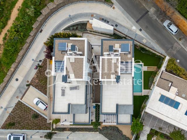Chalet en venta en Barcelona, Sarrià. Exclusiva propiedad de lujo con vistas inigualables al mar en Barcelona. Chalets.