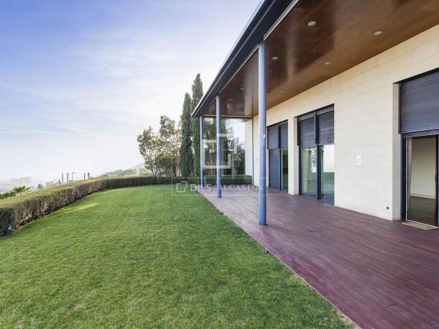 Chalet en venta en Barcelona, Sarrià. Impresionante casa con unas vistas maravillosas a toda Barcelona. Chalets.