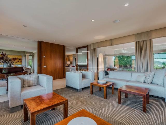 Chalet en venta en Barcelona, Vallvidrera Tibidabo Les Planes. Espectacular villa de siete dormitorios con 14000m de terreno y vistas en Vallvidrera. Chalets.