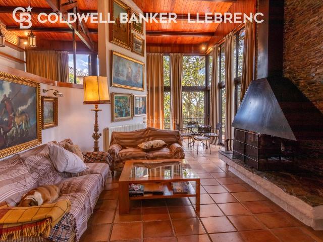 Chalet en venta en Barcelona, Vallvidrera Tibidabo Les Planes. Maravillosa casa en venta en Vallvidrera. Chalets.