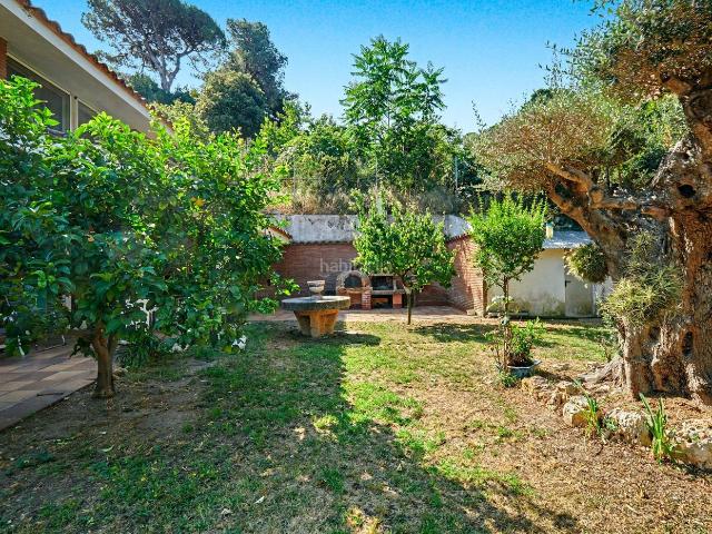 Chalet en venta en Barcelona, Vallvidrera Tibidabo Les Planes. Preciosa casa independiente en Vallvidriera. Chalets.
