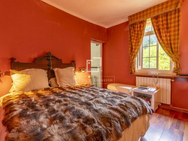 Chalet en venta en Barcelona, Vallvidrera Tibidabo Les Planes. Villa modernista de 5 dormitorios en venta en Vallvidrera, Barcelona. Chalets.