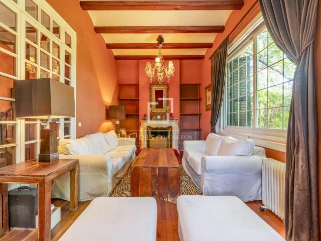 Chalet en venta en Barcelona, Vallvidrera Tibidabo Les Planes. Villa modernista de 5 dormitorios en venta en Vallvidrera, Barcelona. Chalets.