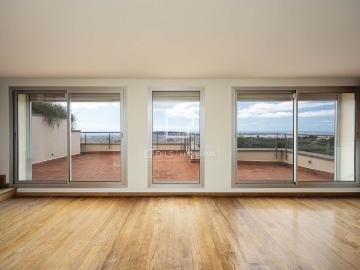 Chalet en venta en Barcelona, Sant Gervasi Bonanova. Casa villa de 6 dormitorios con 250m de jardín en venta en Sant Gervasi La Bonanova. Chalets.
