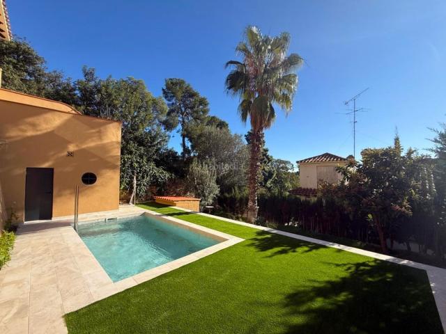 Chalet en venta en Barcelona, Vallcarca Penitents. CASA ZONA ALTA DE BARCELONA CON ASCENSOR INCORPORADO. Chalets.
