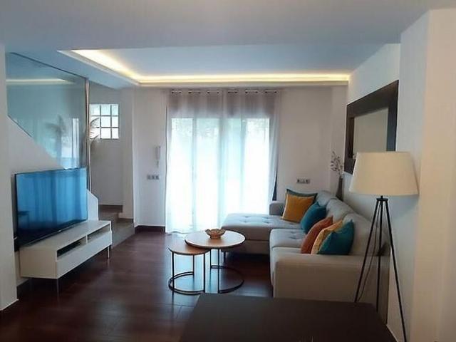 Chalet en venta en calle De París, Barbera del Vallès, de 148 m² 2 habitaciones por 380.000