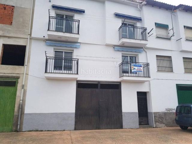 Chalet en venta en Barrado. Casa adosada en venta en CALLE REAL Barrado Cáceres. Chalets.
