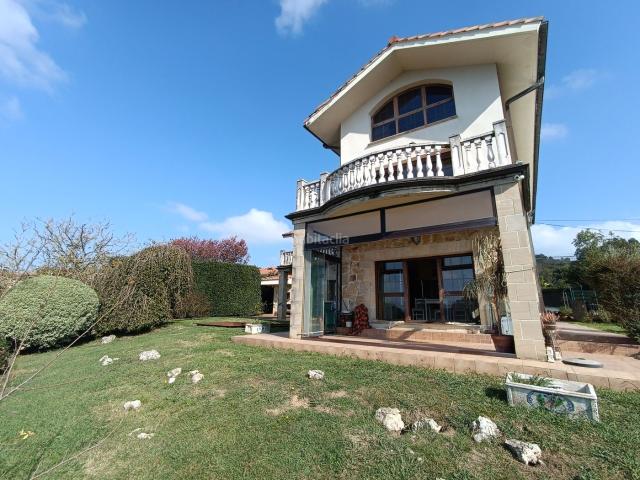 Chalet en venta en Barrika. A 5 minutos andando al Metro y Hospital de Urduliz. Chalets.