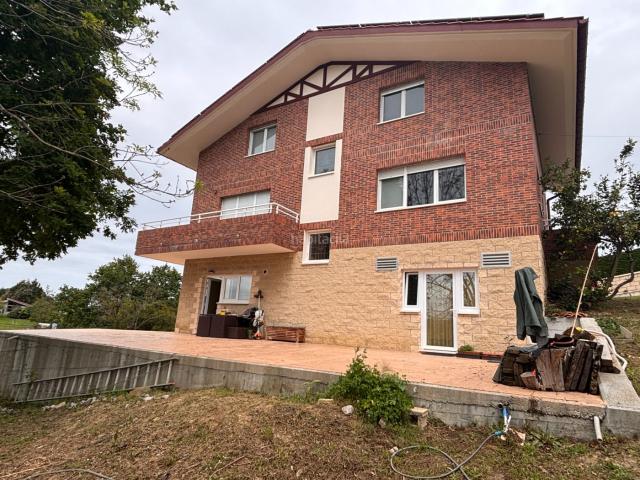Chalet en venta en Barrika. Chalet individual con apartamento adicional en Arriaga. Chalets.