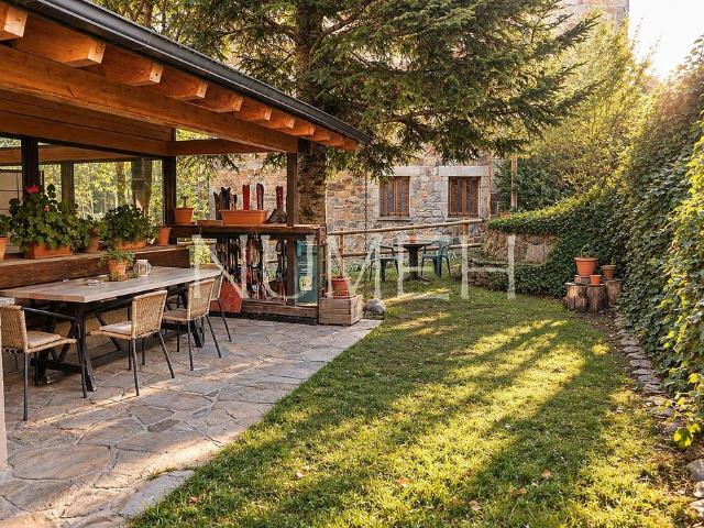 Chalet en venta en barrio Molina, Alp, de 500 m² 15 habitaciones por 750.000