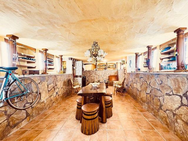 Chalet en venta en barrio L'agricola, Pacs del Penedès, de 290 m² 5 habitaciones por 569.000