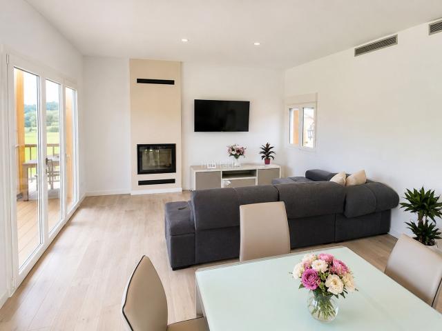 Casa en venta en Bàscara. Privacidad, jardín y piscina a pocos minutos de Figueres y Girona. Casas.