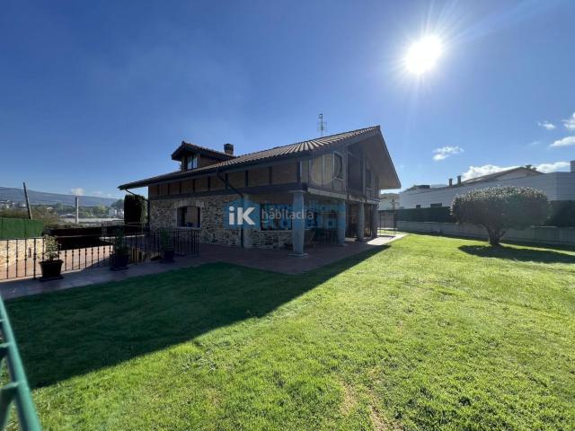 Chalet en venta en Basauri, San Miguel. Chalets.