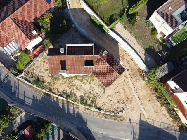 Chalet en venta en Pereiro de Aguiar O. Tu casa de diseño a 5 km de Ourense Obra con licencia y todo listo para empezar. Chalets Pereiro de Aguiar.