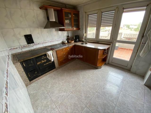 Chalet en venta en Bañeza La. Cocina amueblada cochera vivienda y atico. Chalets Bañeza.