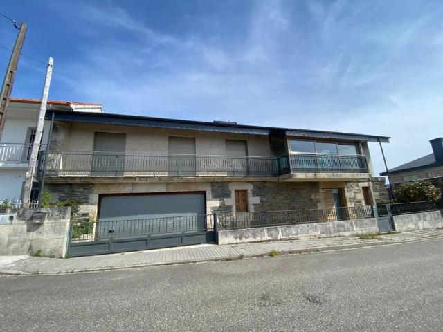 Chalet en venta en Boborás. 01358: Chalet seminuevo en venta. Chalets.