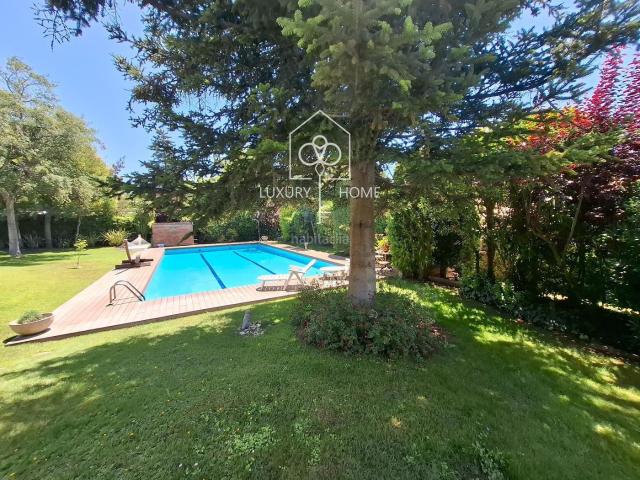 Chalet en venta en Begues. CASA CENTRO BEGUES. Chalets.