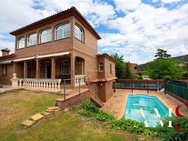 Chalet en venta en Begues. CASA INDEPENDIENTE EN BEGUES. Chalets.