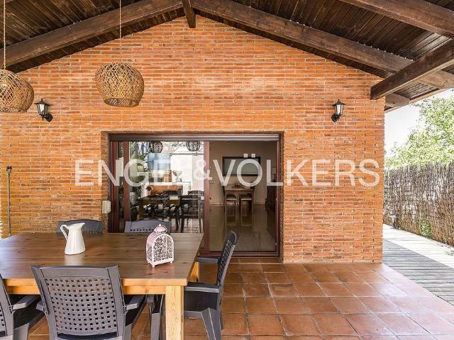 Chalet en venta en calle Rascler, Begues, de 124 m² 3 habitaciones por 698.000
