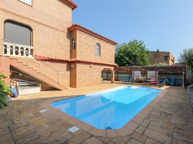 Chalet en venta en Begues. Preciosa casa, muy luminosa y con muchas posibilidades. Chalets.