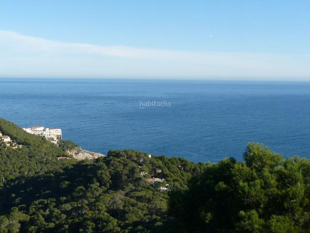 Chalet en venta en Begur, Aiguafreda Sa Tuna Costa Brava. Villa de lujo con fantásticas vistas al mar, al pueblo de Begur y a la montaña, piscina privada climatizada y solárium. Chalets.