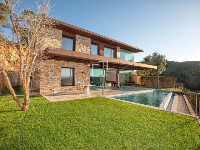 Chalet en venta en Begur, Sa Riera Sa Fontansa Costa Brava. Villa de 4 dormitorios con impresionantes vistas al mar y en excelentes condiciones en venta en Sa Riera, Begur. Chalets.