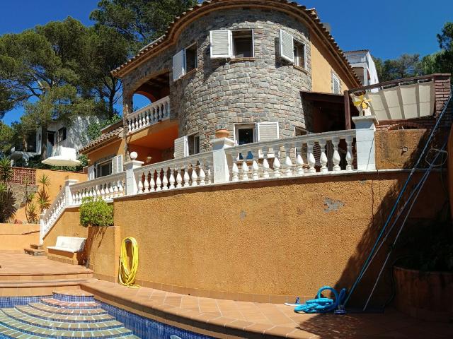 Chalet en venta en Begur, Residencial Begur Esclanyà Costa Brava. IMPRESIONANTE CHALET 4H 2B TERRAZAS PISCINA CALEFACCIÓN GARAJE. Chalets.