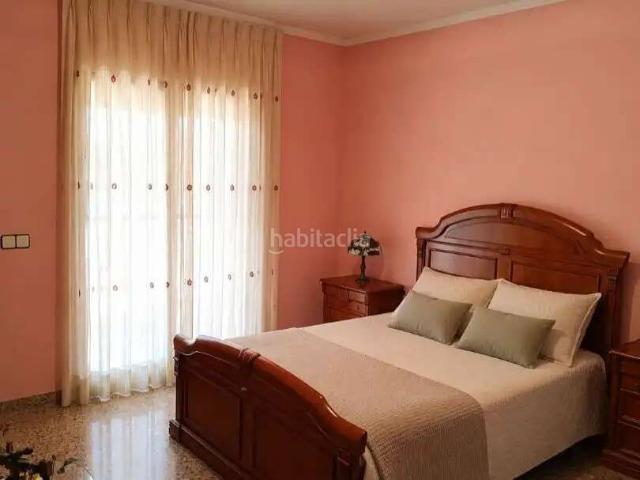 Chalet en venta en Bellpuig. Villa con gran parcela, almacén polivalente y alta rentabilidad en Camí de Castellnou, Bellpuig. Chalets.