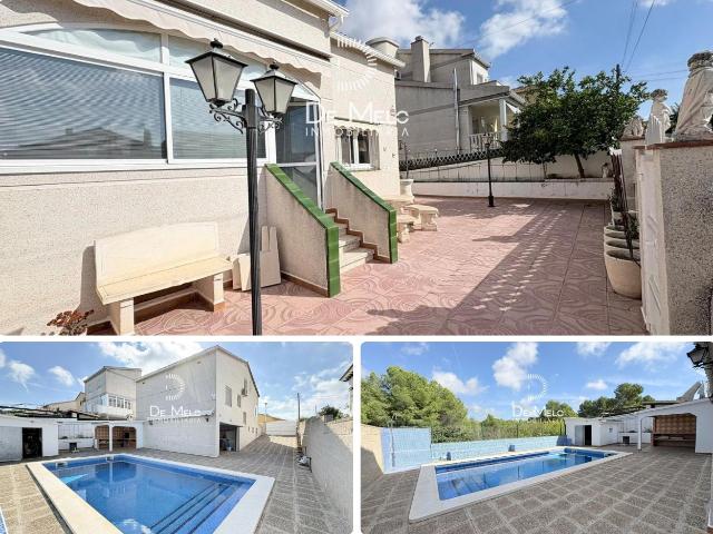 Chalet en venta en Bellvei. Chalet en Apel.les Mestres Oasis Park El Vendrell. Chalets.