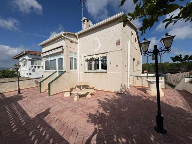 Chalet en venta en Bellvei. Chalet en Apel.les Mestres Oasis Park El Vendrell. Chalets.