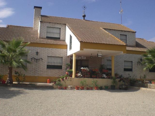 Chalet en venta en Belmez. ESPECTACULAR CHALET CON PISCINA Y TERRENO. Chalets.