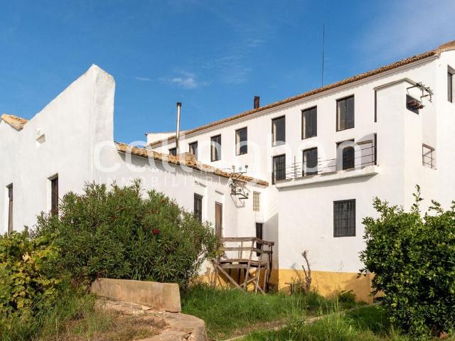 Chalet en venta en Benaguasil. Espectacular masía rodeada de naturaleza en Benaguacil. Chalets.