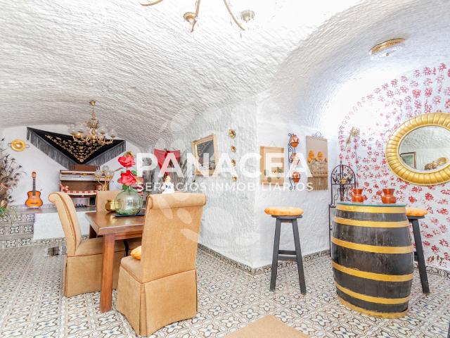 Chalet en venta en Benalúa. Chalet pareado en venta en Benalua de Guadix. Chalets.