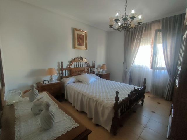 Chalet en venta en Benavente. Chalet a un paso del centro de Benavente. Sin cuestas. Chalets.