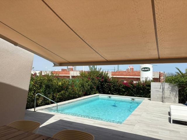 Chalet en venta en Benejúzar. En Algorfa Tu Villa de Ensueño en La Finca Golf Resort!. Chalets.