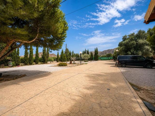 Chalet en venta en Benferri. Casa de campo con más de 4.488 m2 de parcela a solo 2 minutos de Benferri. Chalets.