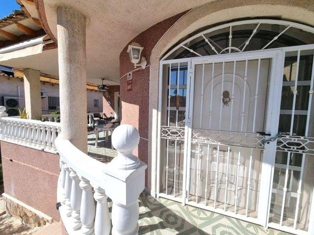 Chalet en venta en Benferri, Alicante