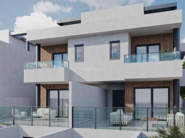 Chalet en venta en Benferri. Villa de 3 dormitorios y 2 baños con piscina y terraza en Benferri. Chalets.