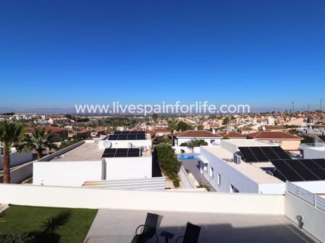 Chalet en venta en Benimar, Alicante Costa Blanca